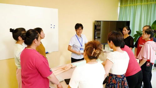 福州市海峡家政服务中心暨女王智慧公司新址正式揭牌，家政服务迈向新篇章