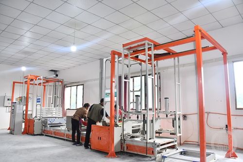 智能共育工厂 蚕宝宝的“别墅生活”与高科技“家政服务”